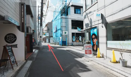 ⑥ Zoffを右手に見ながら直進します